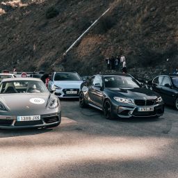 Club de coches de ruta, variedad de coches juntos en una misma ruta en RoadStr