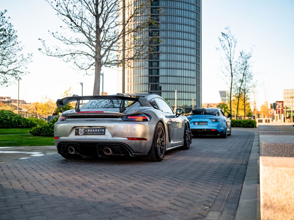 Club de coches de RoadStr reunidos